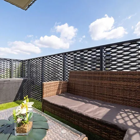 Apartment Przytulny Z Widokiem, Parking & Balkon By Renters *